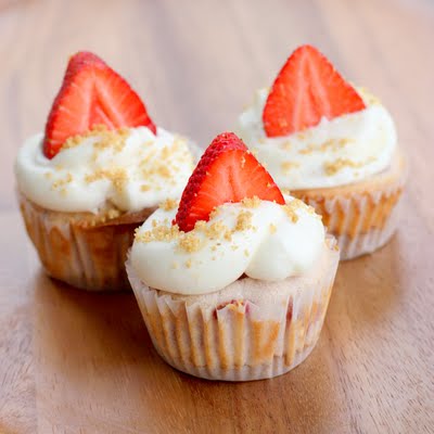 strawberry-cheesecake-cupcakes